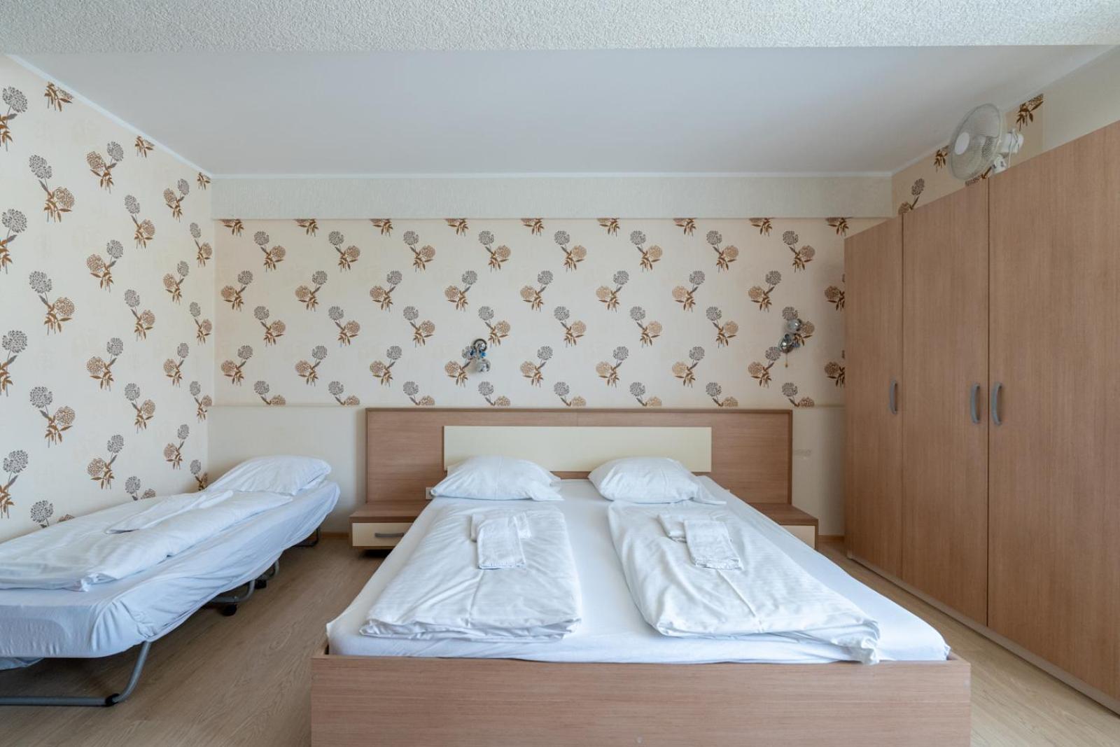 Faraway Aparthotel Near Vienna Airport With Anytime Self Check In Bruck an der Leitha Room photo